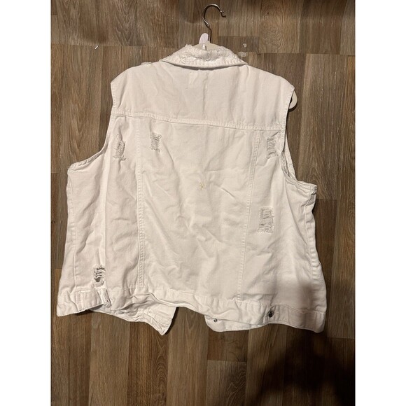 almost famous Women’s denim jacket Distressed White Size 3X - Picture 2 of 5